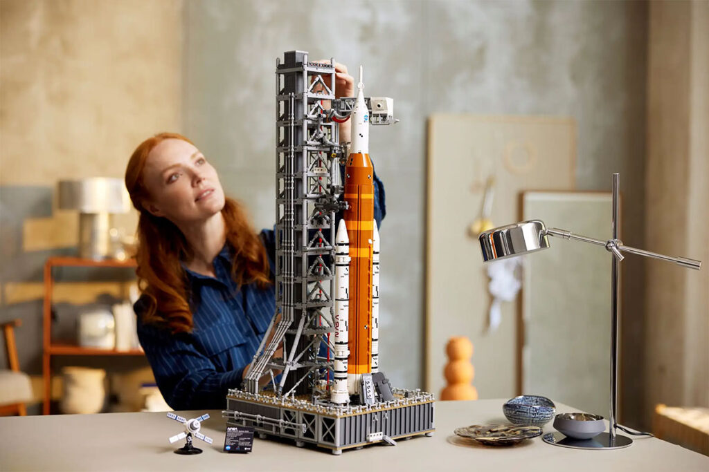 LEGO Icons NASA Artemis Space Launch System (10341): The Artemis SLS